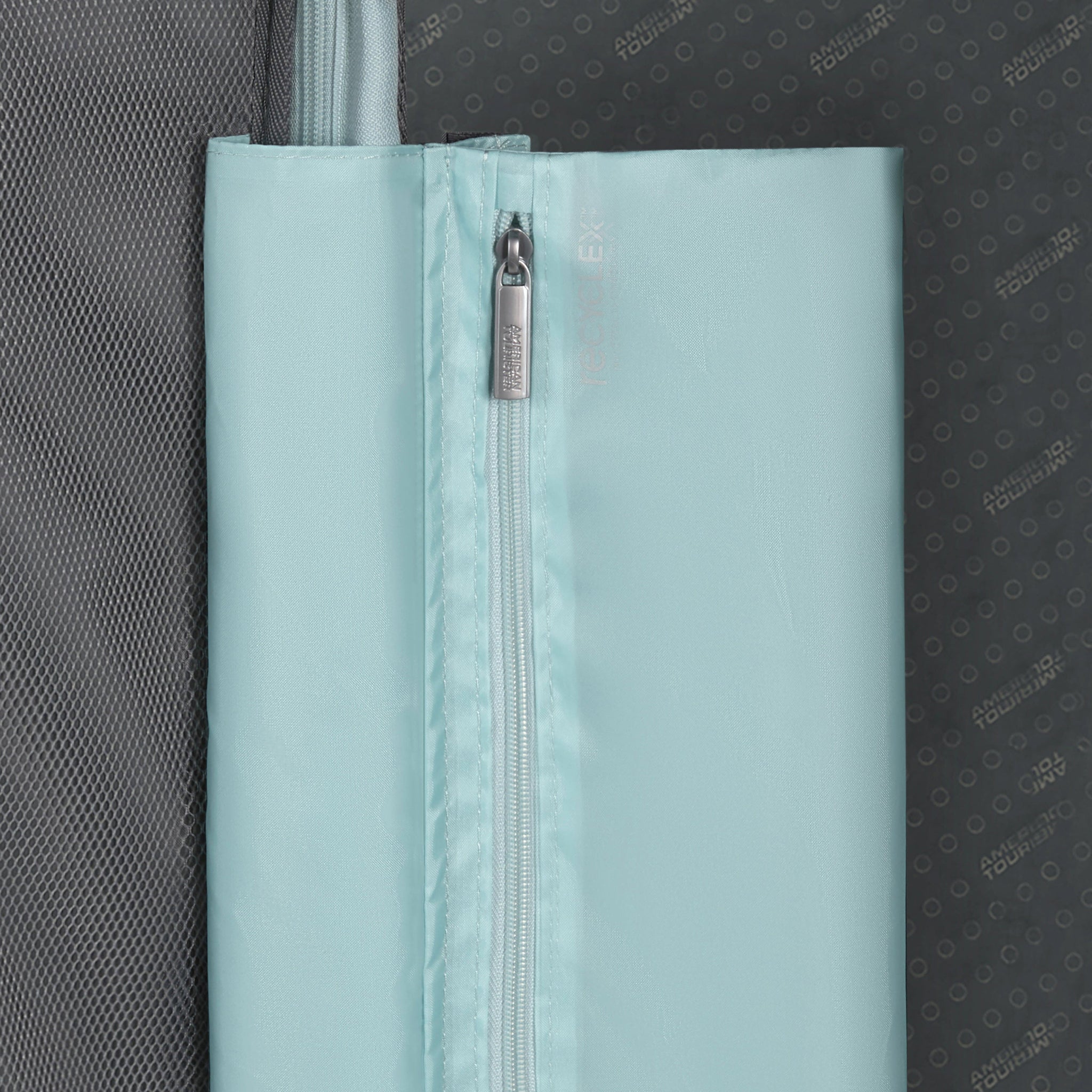 Valise rigide à roulettes American Tourister Starvibe pour cabine