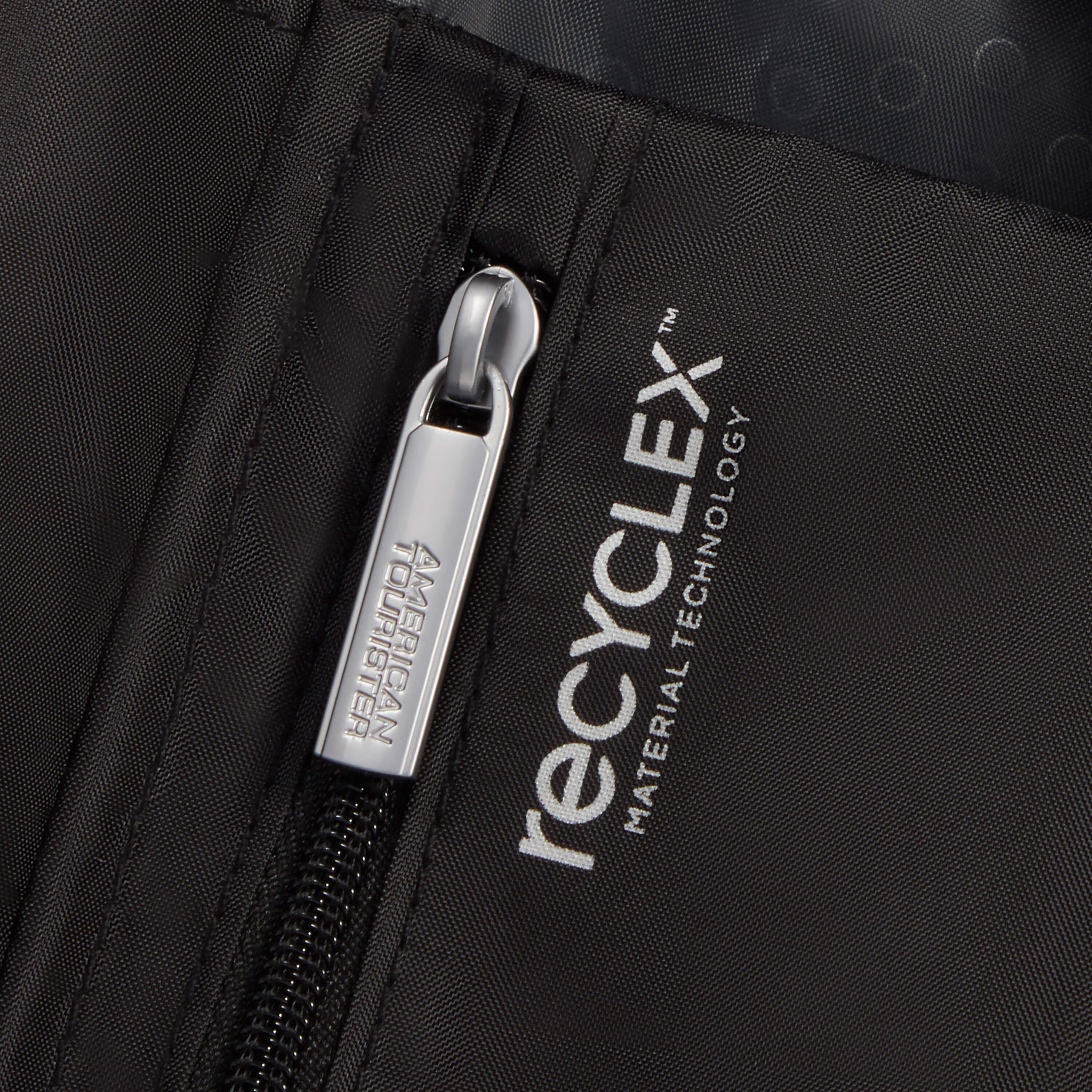 Valise rigide extensible moyenne American Tourister Starvibe Spinner