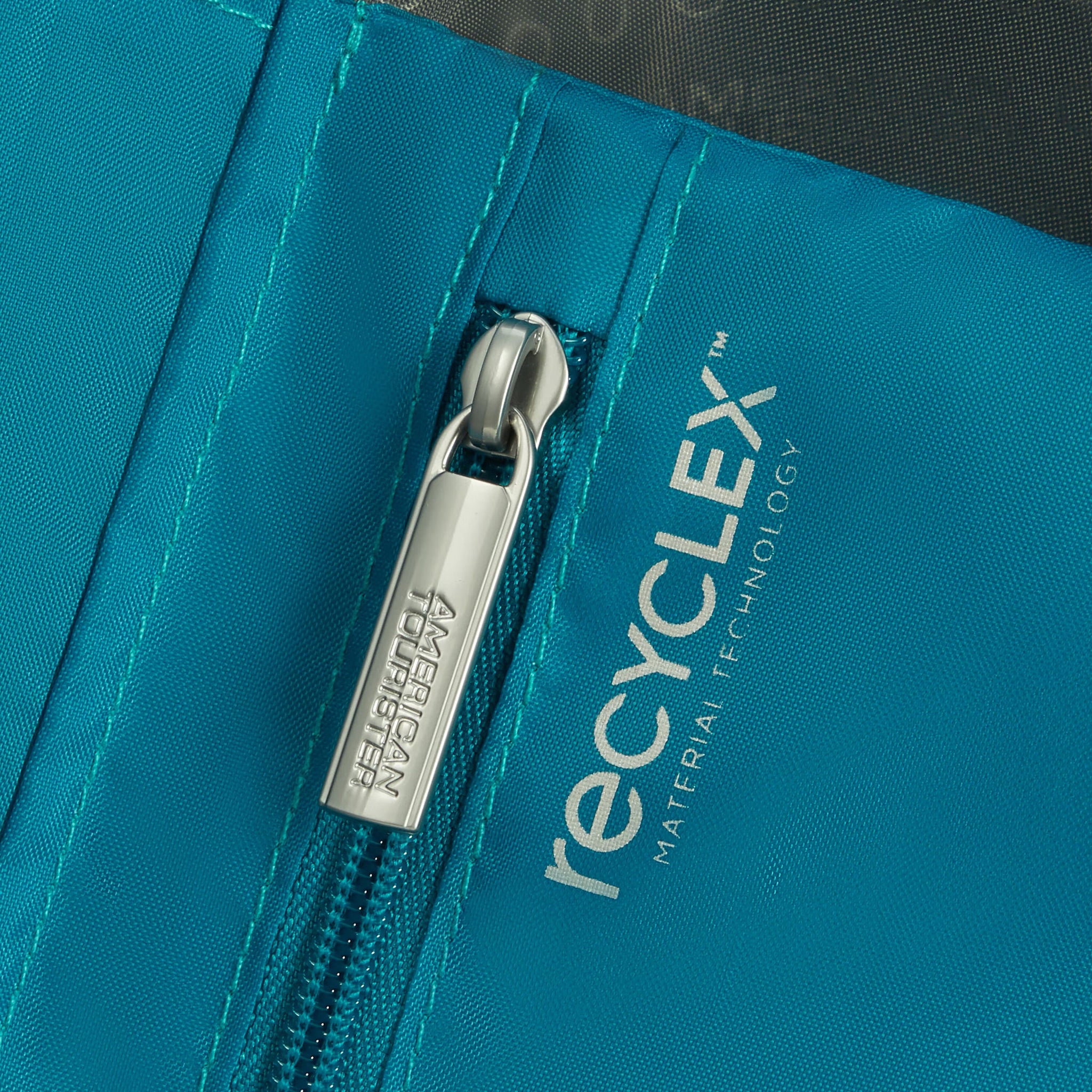 Valise rigide extensible moyenne American Tourister Starvibe Spinner