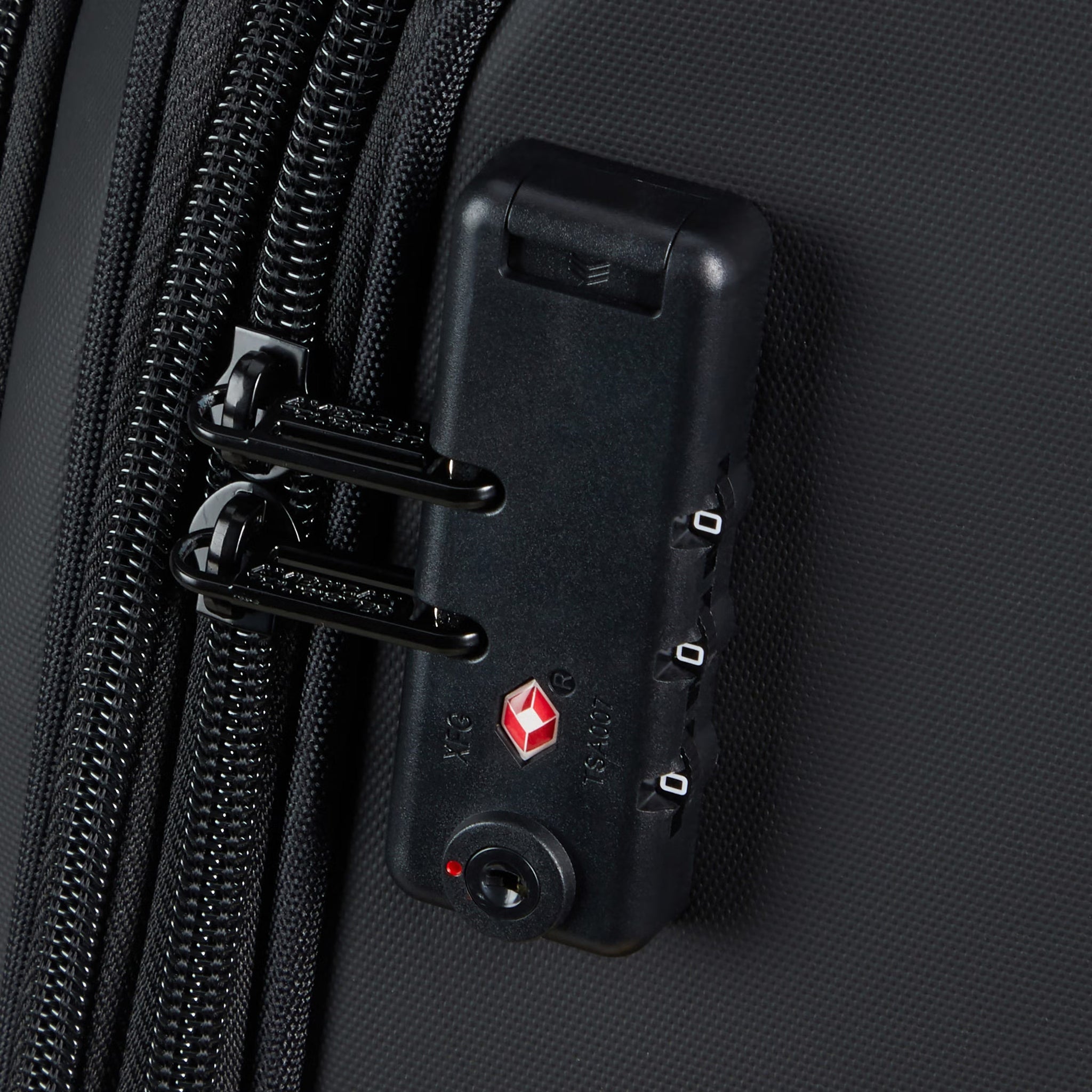 American Tourister Daring Dash Spinner Moyenne Valise Souple Extensible