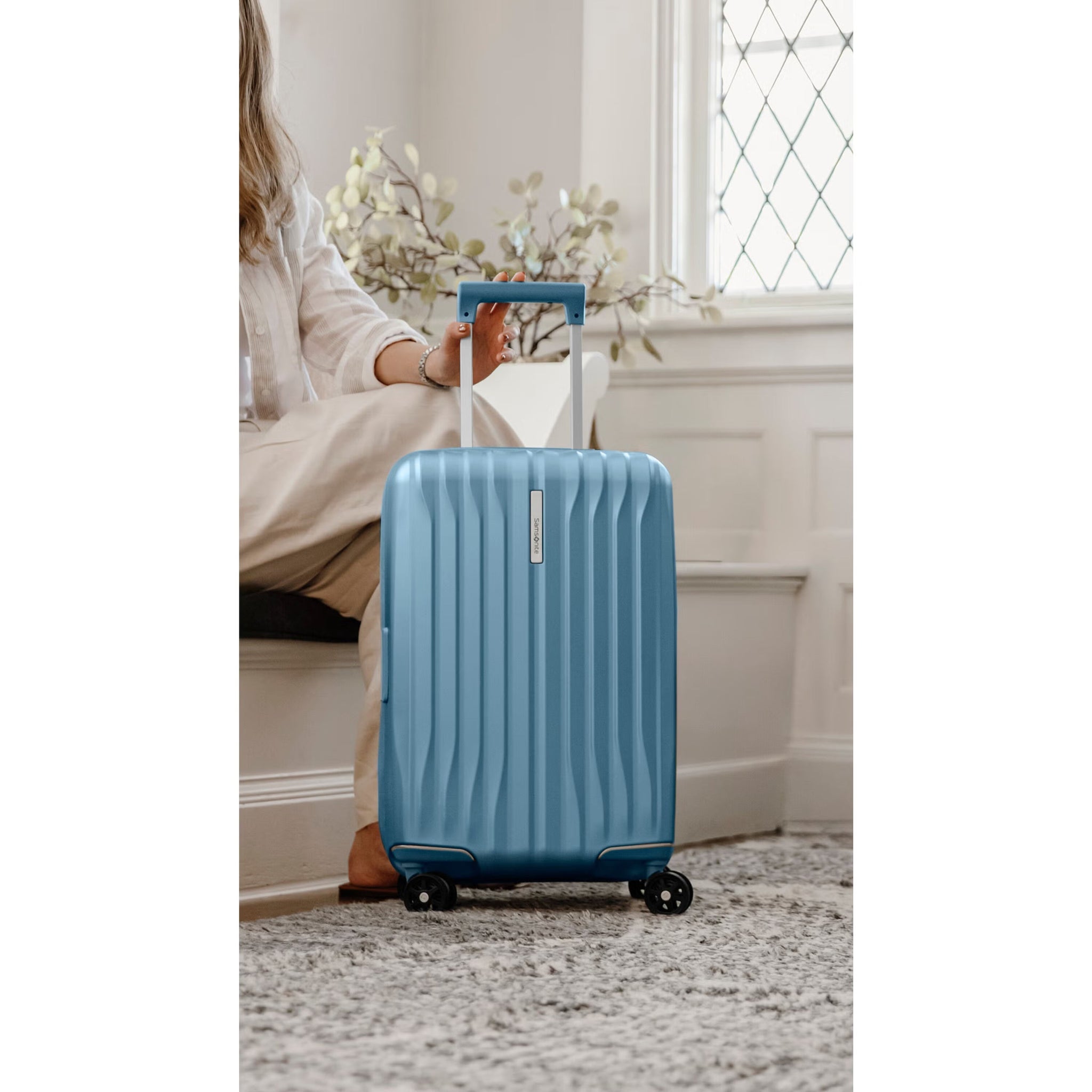 Samsonite Uplift Spinner Carry-On Expandable Hardside Luggage