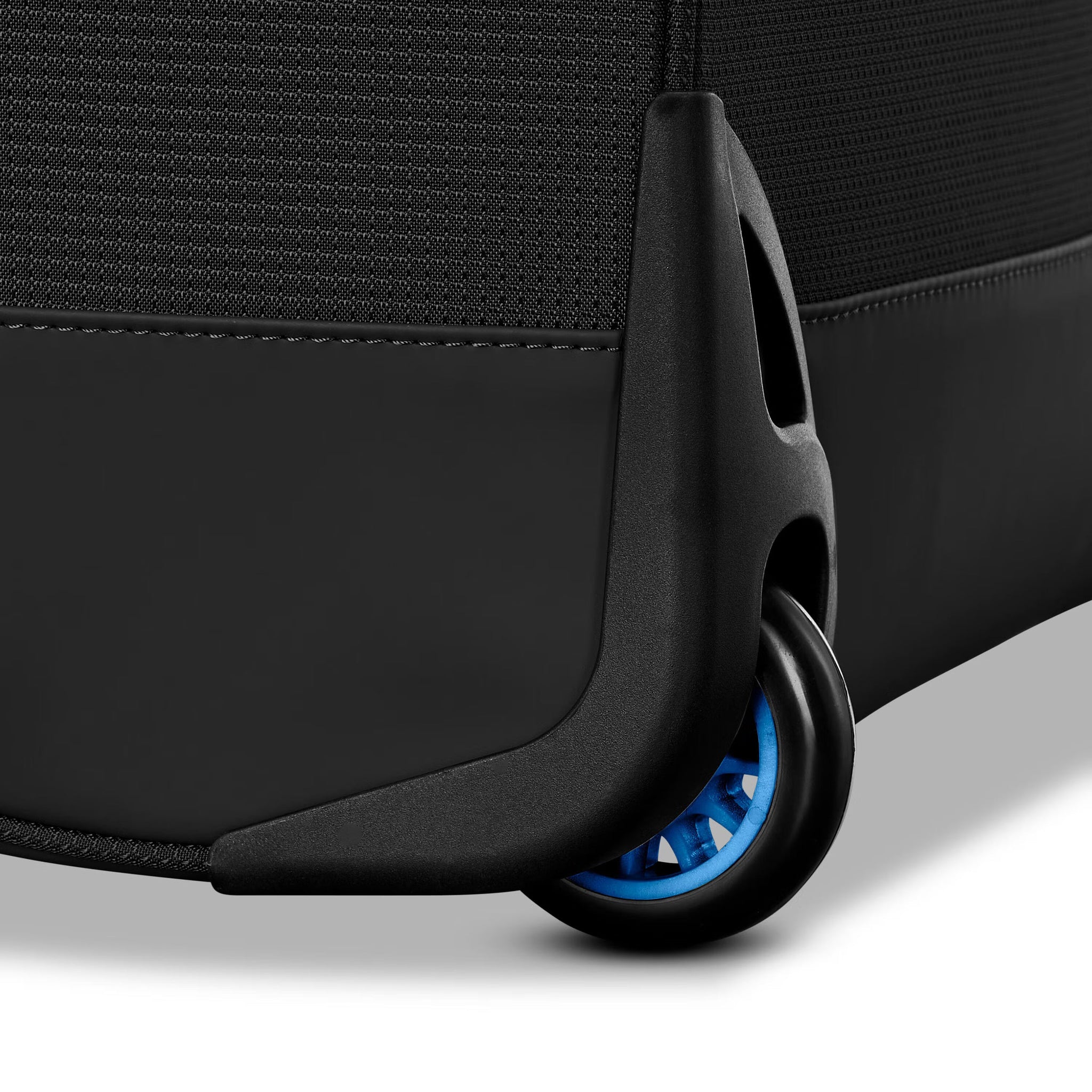 High Sierra Hi-Life 22" Wheeled Duffle Expandable 14" - Black/Blue