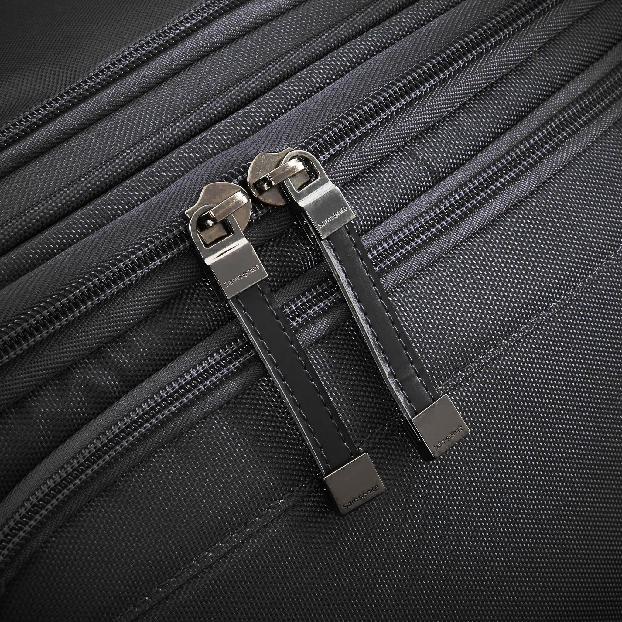 Valise de voyage Samsonite à roulettes sous le siège